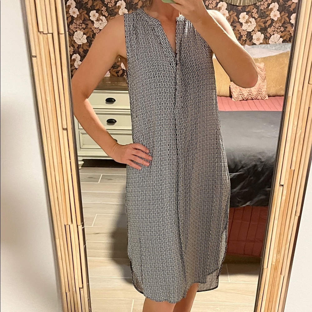 Sleeveless Black & White Patterned Shift Dress